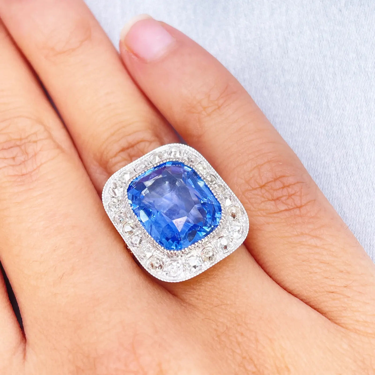 18ct Yellow Gold Natural Blue Sapphire Diamond Rectangular Cushion Ring 10.7ct Diamond Ring