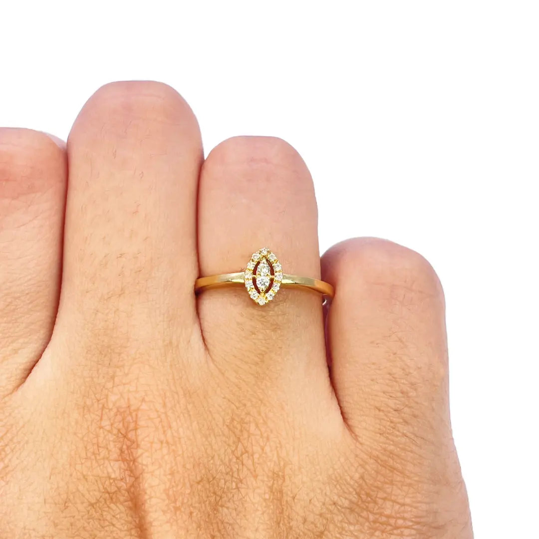 18ct Yellow Gold Natural Round Diamond Fancy Oval Ring 0.10ct Diamond Ring