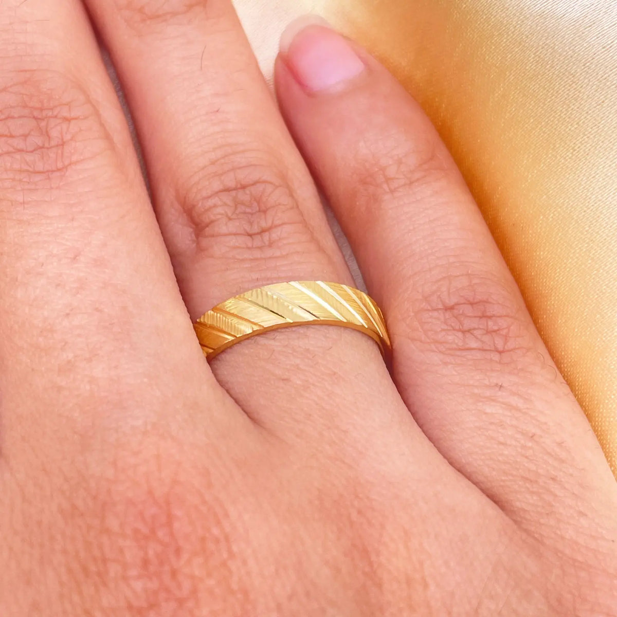 22ct Yellow Gold Fancy Diamond Cut, Polished & Textured Stripes Women's Band 4mm