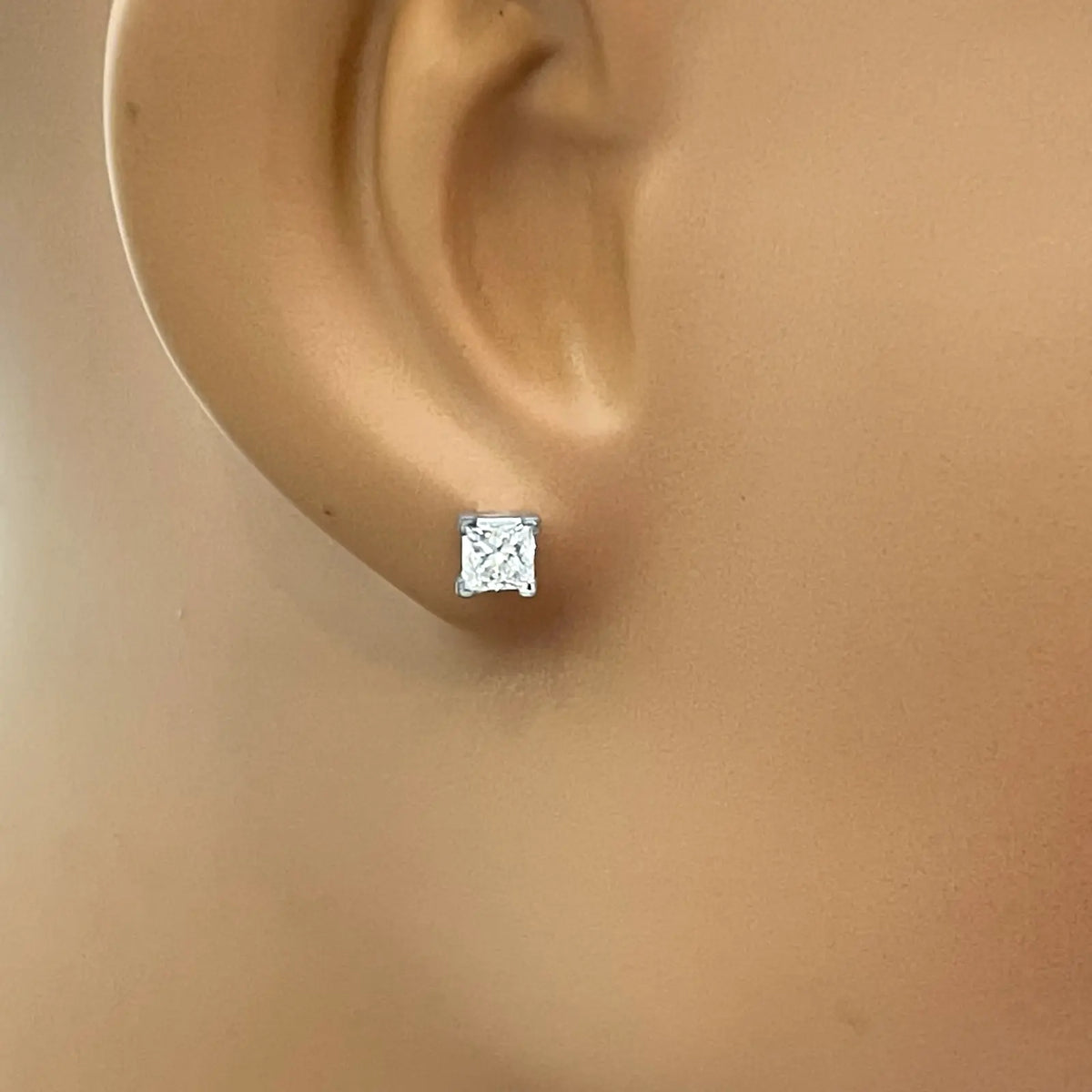 18ct White Gold Princess Cut Diamond 4-Claw Solitaire Studs 1.00ct GIA Certified