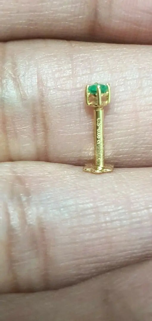 18ct Yellow Gold & Green Emerald Nose Stud / Nose Pin 0.05 Carats 4-Claw 2.0 mm