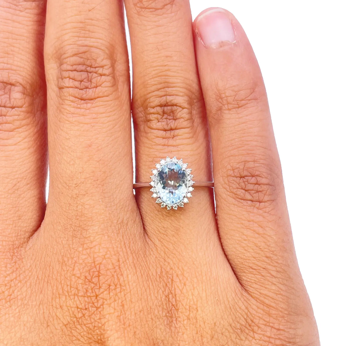 14ct White Gold  Natural Oval-Cut Aquamarine & Round Diamond Ring 0.94ct  Diamond Ring