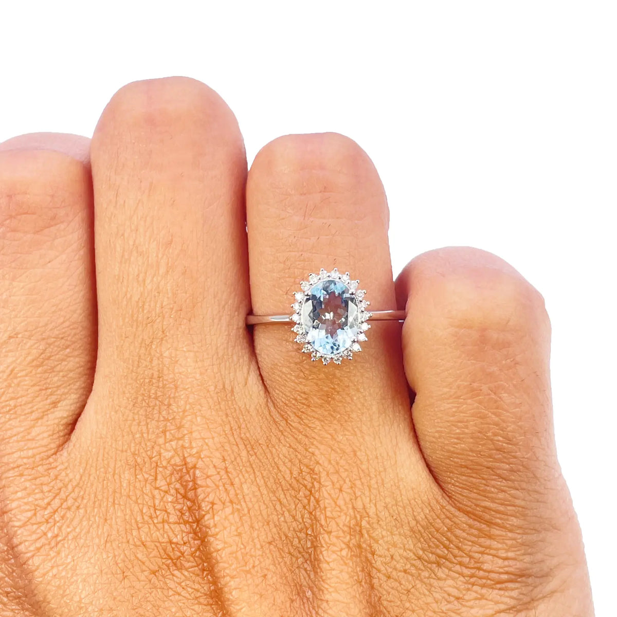 14ct White Gold  Natural Oval-Cut Aquamarine & Round Diamond Ring 0.94ct  Diamond Ring