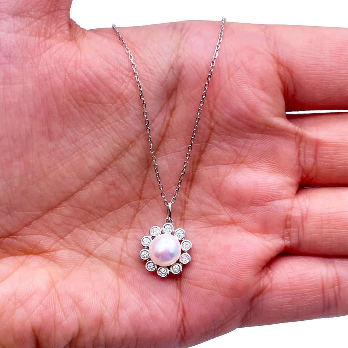 14ct White Gold Pearl & Round Diamond Framed Pendant Necklace 2.37ct 