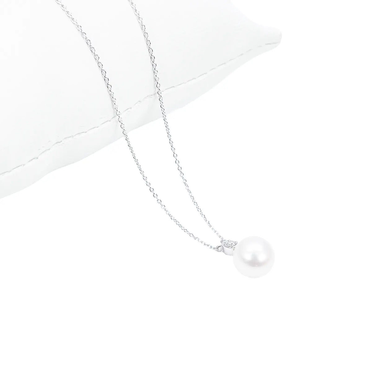 18ct Gold Natural Freshwater Pearl & Diamond Pendant Necklace 0.05ct 17 Inches 