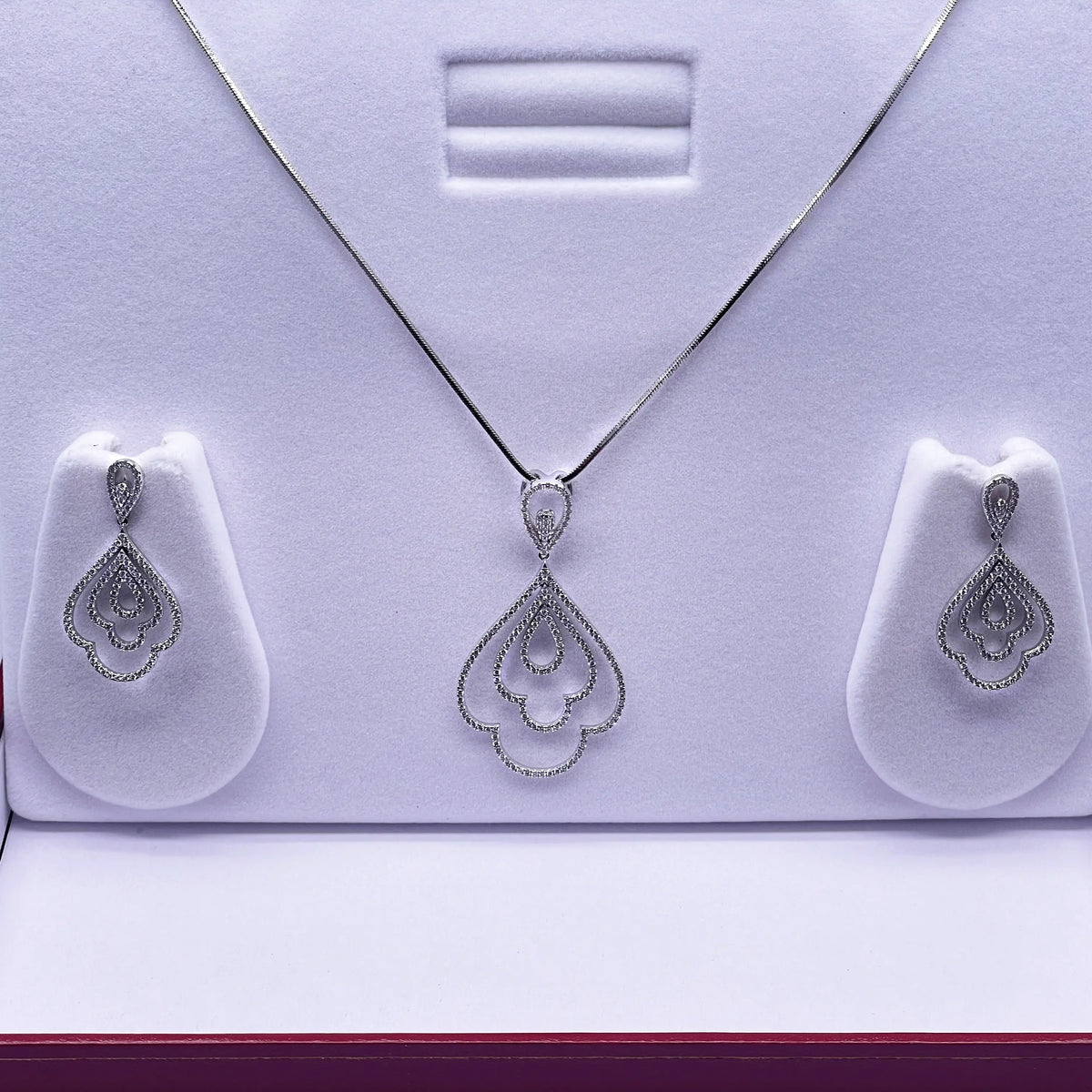 18ct White Gold Diamond Pendant & Chain + Matching Earrings 2.56cts SI/G-H 