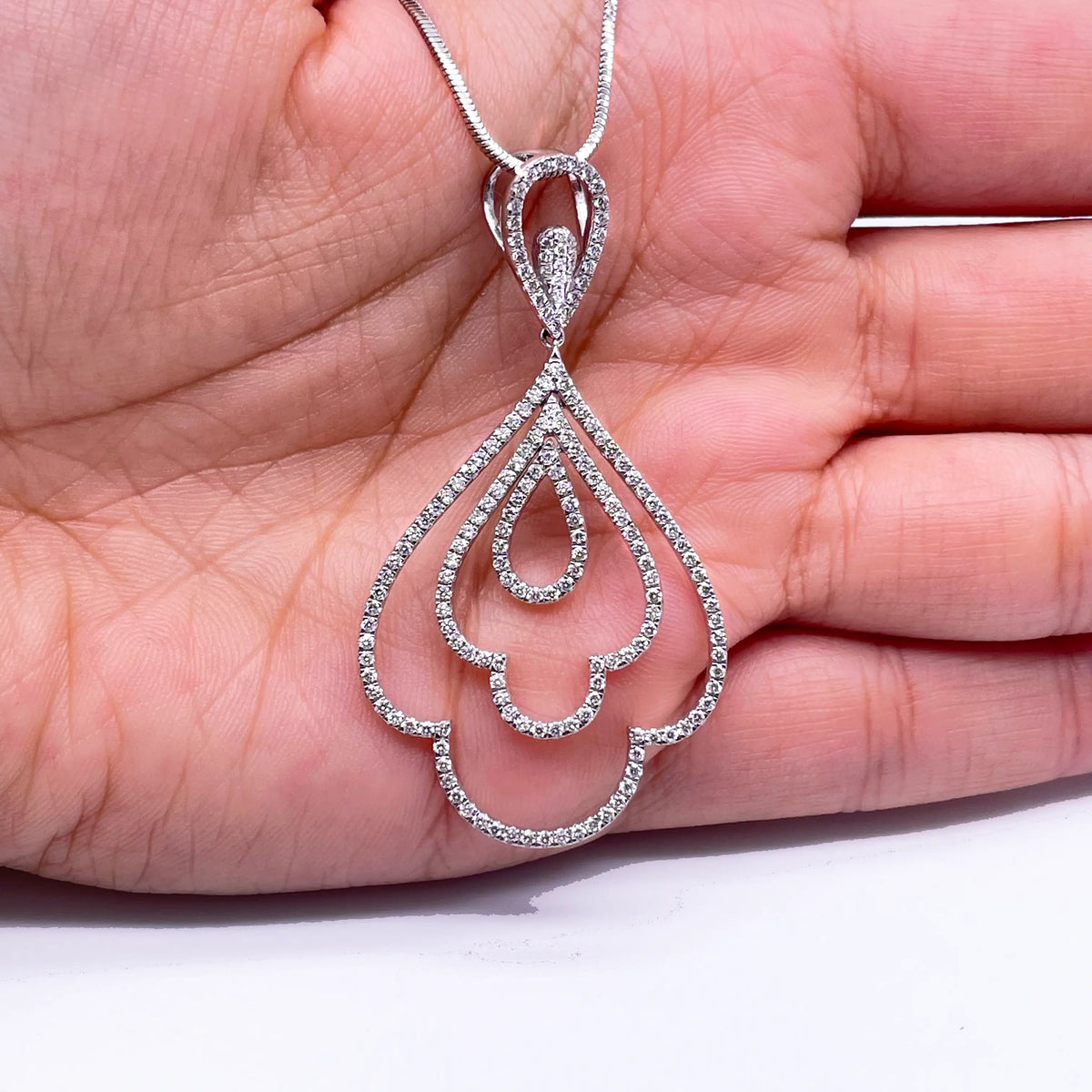 18ct White Gold Diamond Pendant & Chain + Matching Earrings 2.56cts SI/G-H 