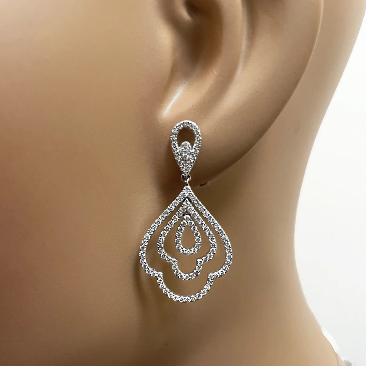 18ct White Gold Diamond Pendant & Chain + Matching Earrings 2.56cts SI/G-H 