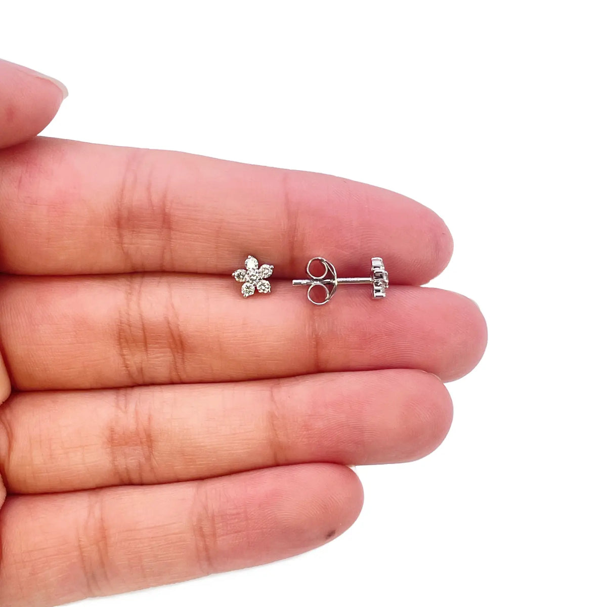 18ct White Gold Diamond Stud Flower Shaped Earrings 0.25ct 