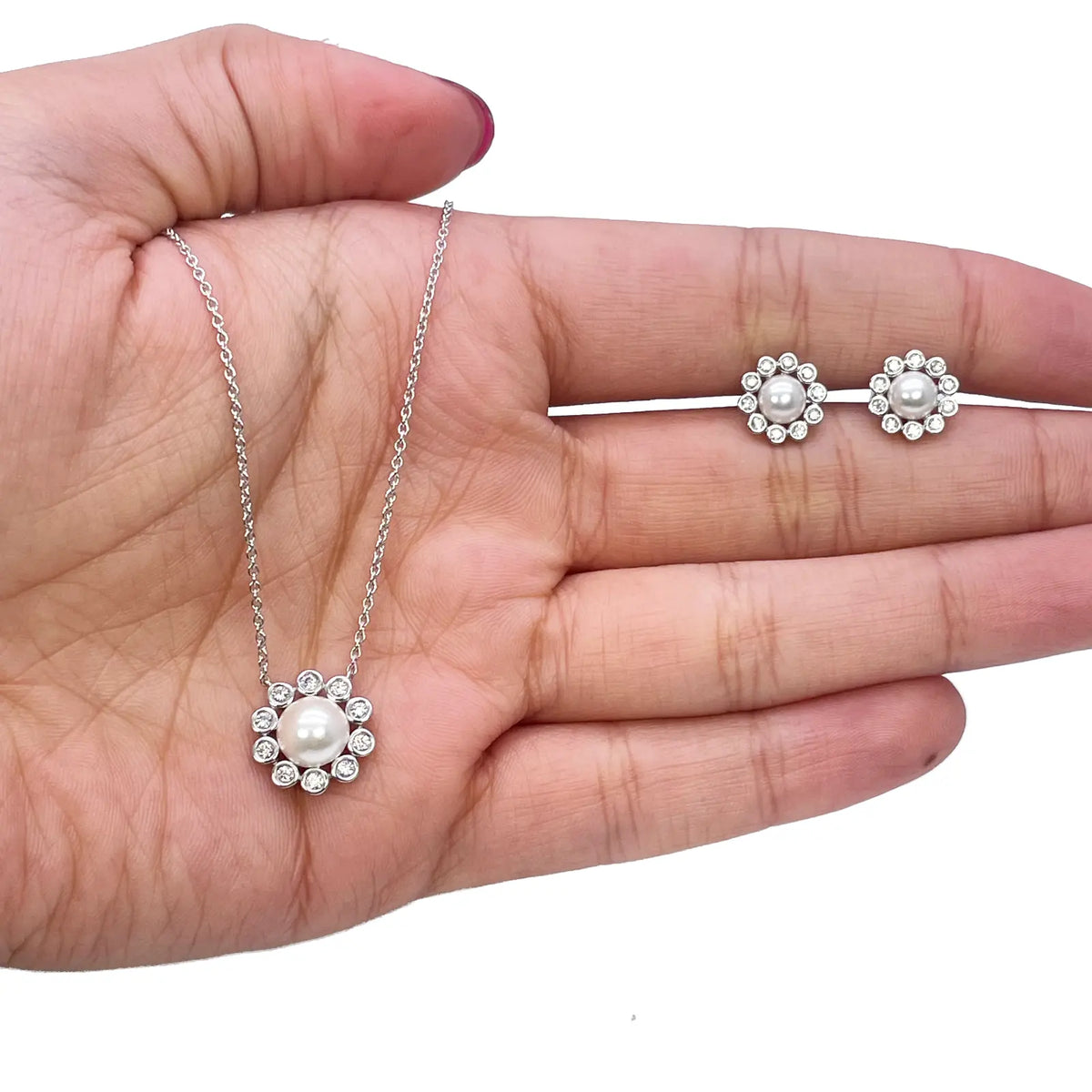 18ct White Gold Diamond & Freshwater Pearls Floral Necklace/Earrings Set 2.73ct 