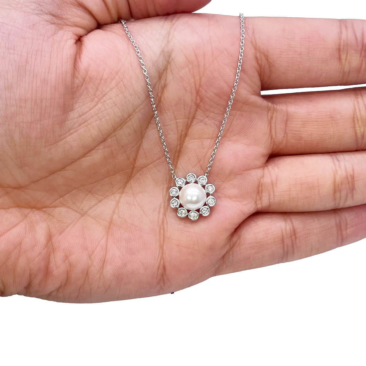 18ct White Gold Diamond & Freshwater Pearls Floral Necklace/Earrings Set 2.73ct 