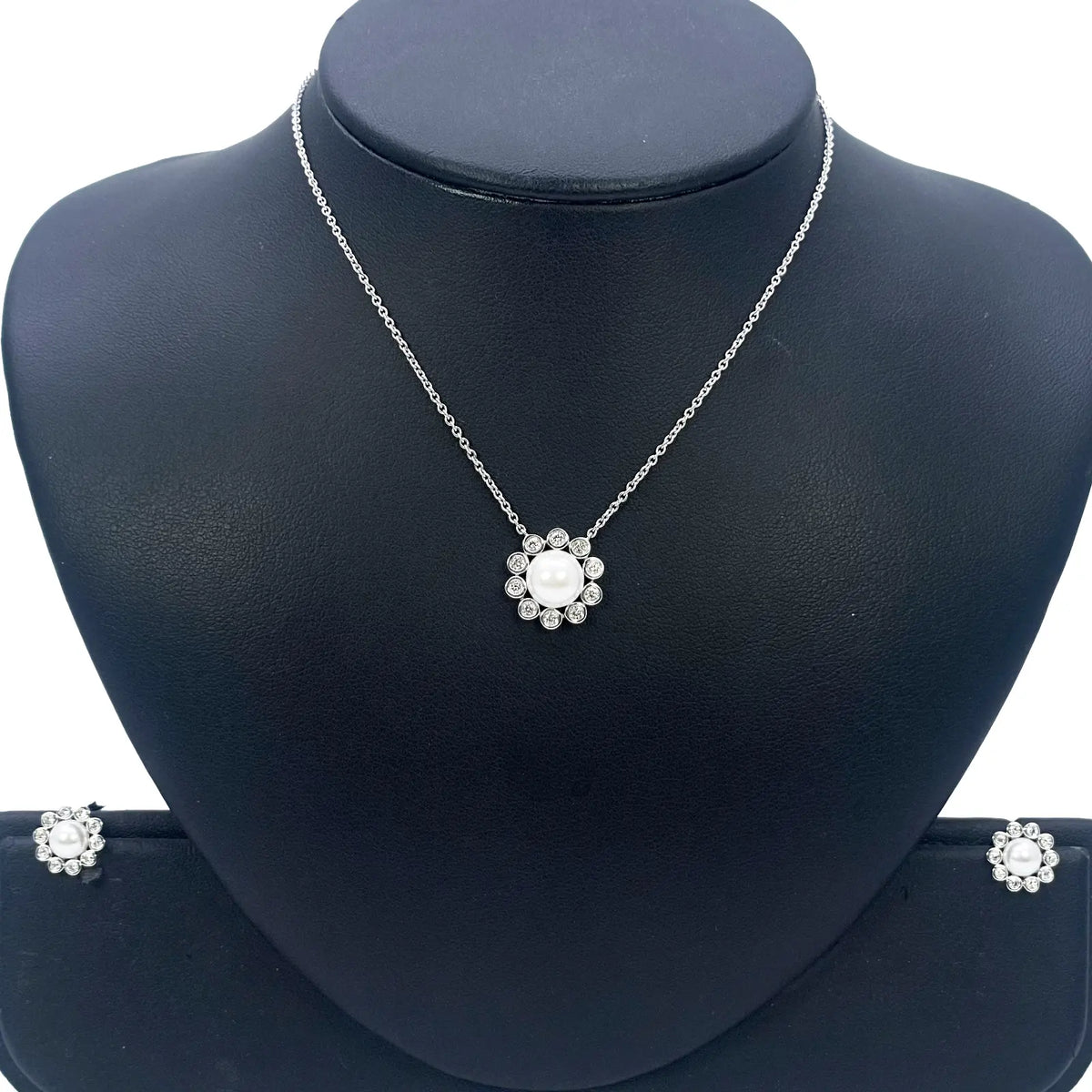 18ct White Gold Diamond & Freshwater Pearls Floral Necklace/Earrings Set 2.73ct 