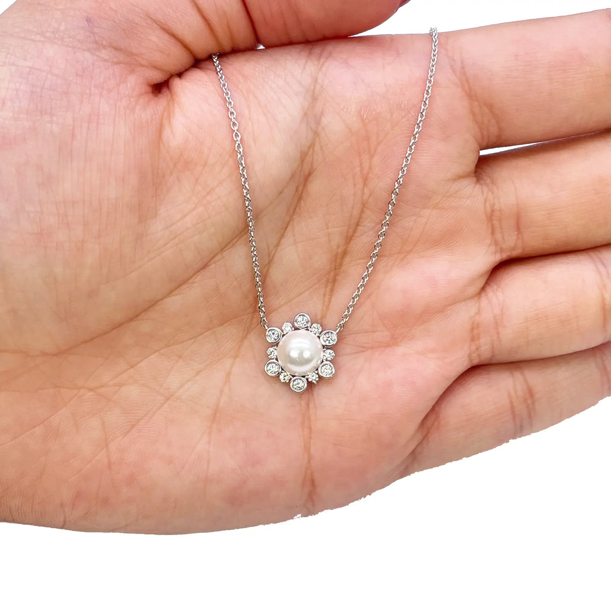 18ct White Gold Diamond & Freshwater Pearls Flower Necklace/Earrings Set 2.62ct 