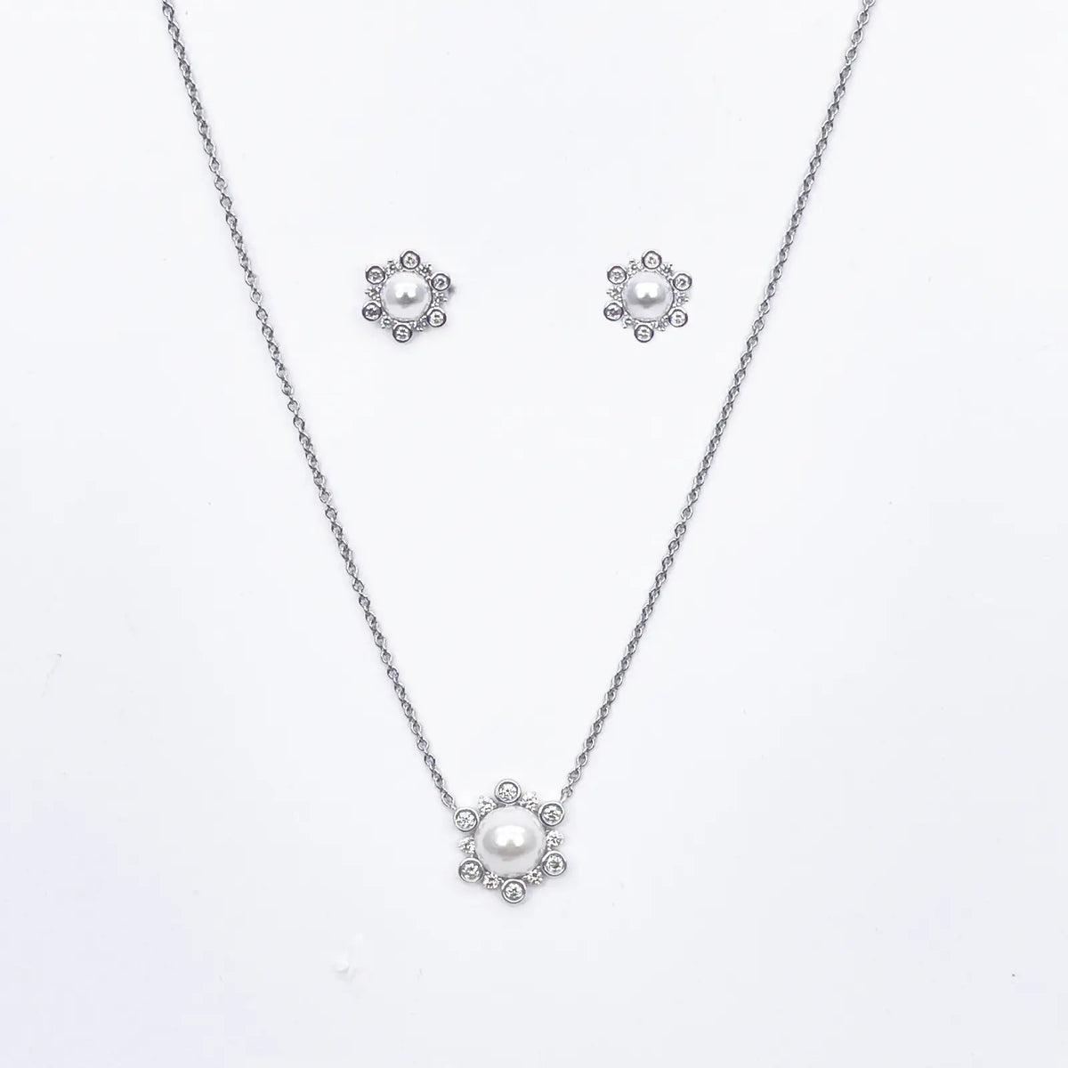 18ct White Gold Diamond & Freshwater Pearls Flower Necklace/Earrings Set 2.62ct 