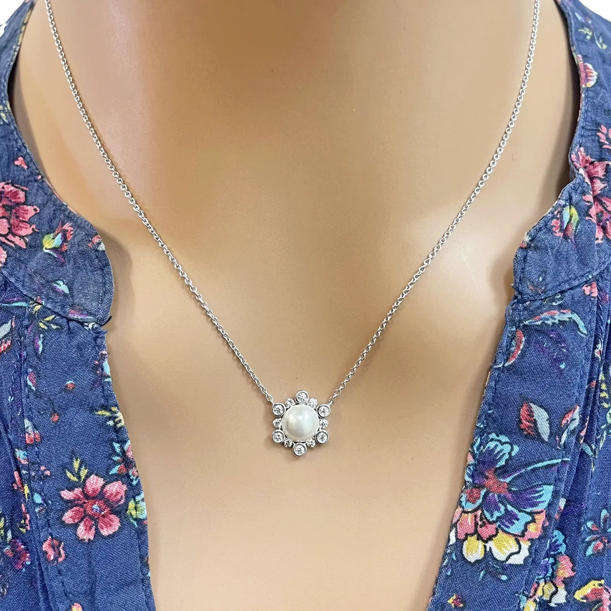 18ct White Gold Diamond & Freshwater Pearls Flower Necklace/Earrings Set 2.62ct 