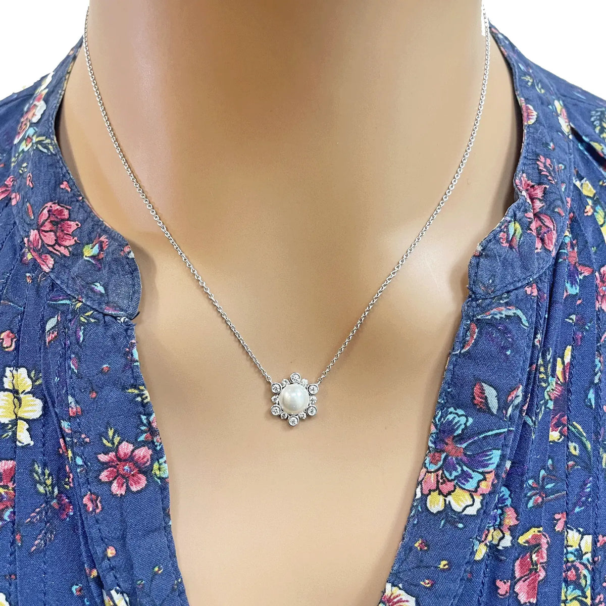 18ct White Gold Diamond & Freshwater Pearls Flower Necklace/Earrings Set 2.62ct 