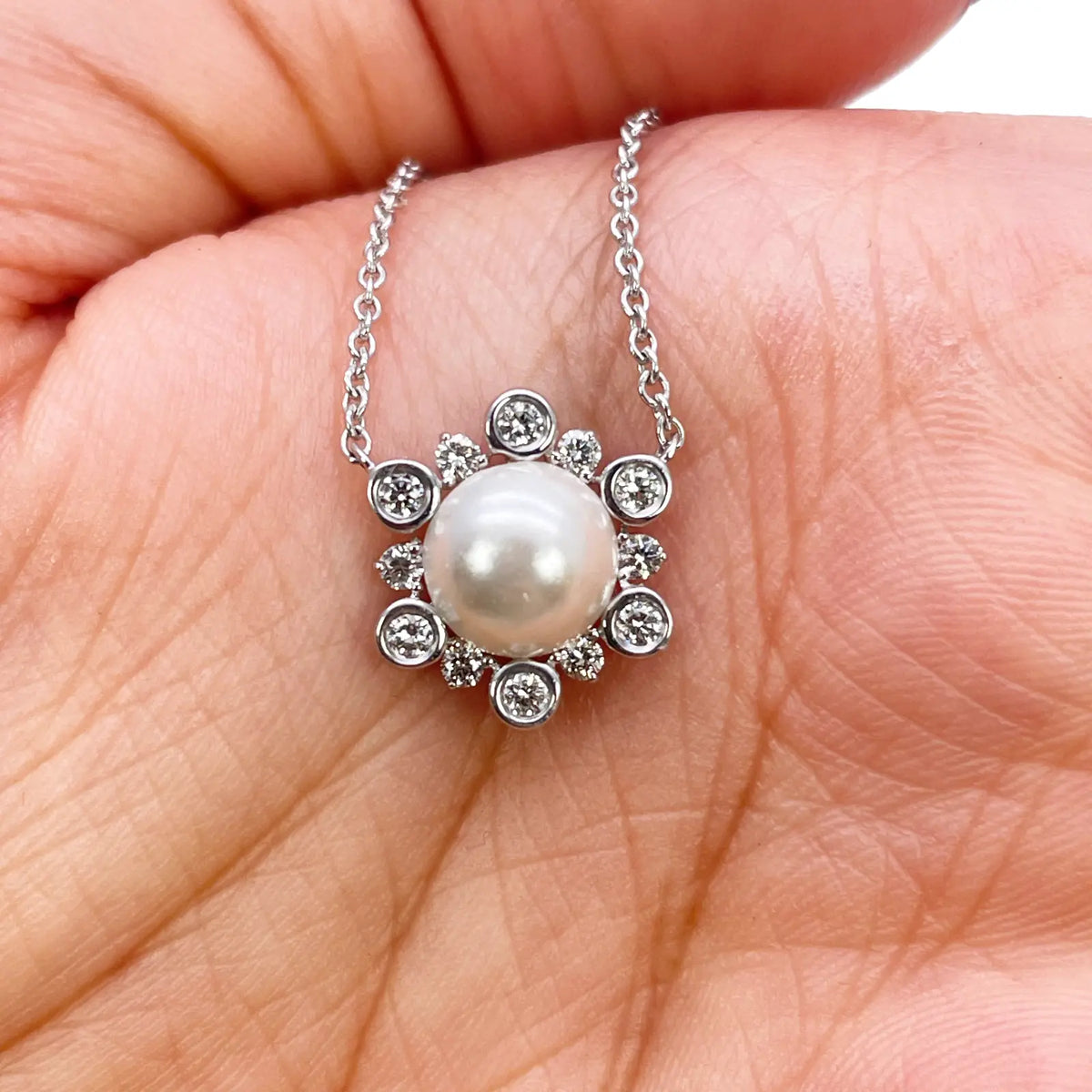 18ct White Gold Diamond & Freshwater Pearls Flower Necklace/Earrings Set 2.62ct 