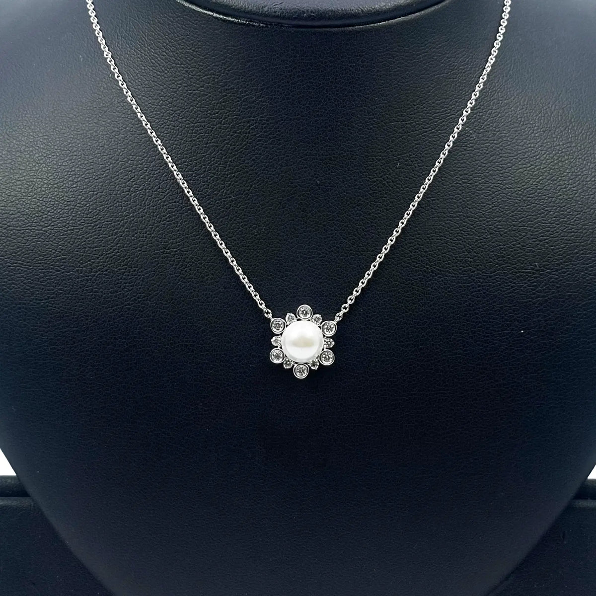 18ct White Gold Diamond & Freshwater Pearls Flower Necklace/Earrings Set 2.62ct 