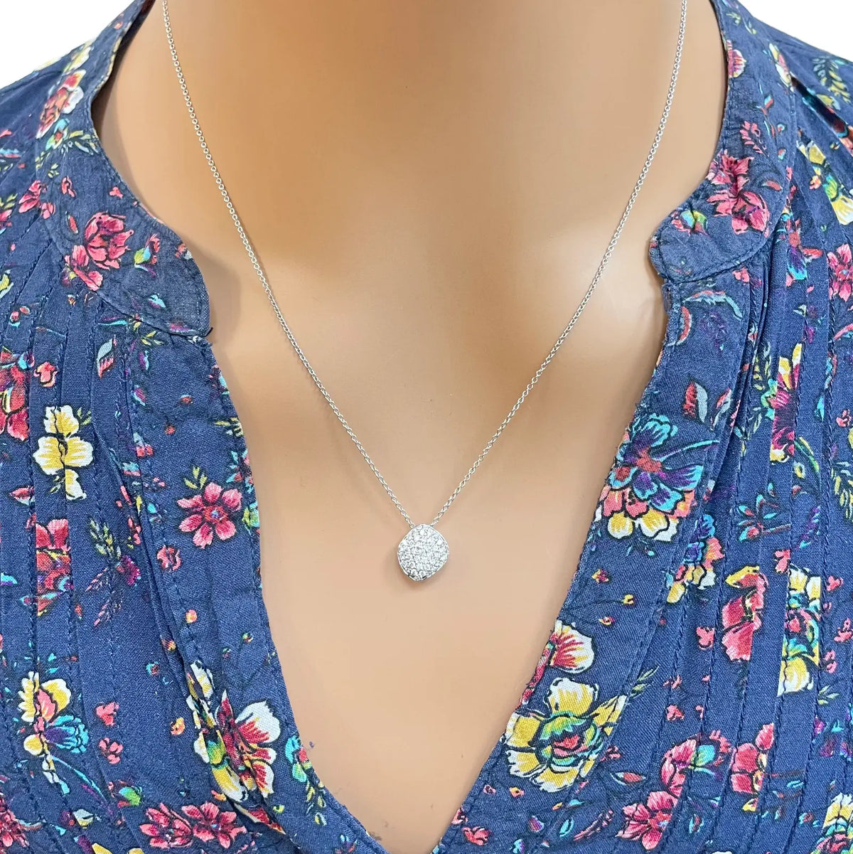 18ct White Gold Natural Diamond 0.27ct Cluster Square Pendant Necklace 18''inches 