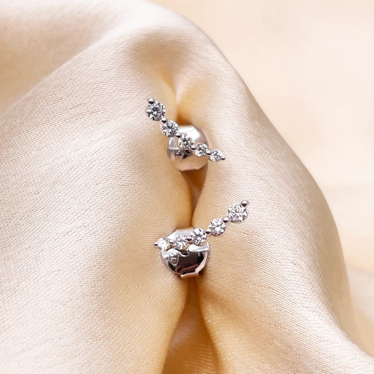 18ct White Gold Natural Diamond Graduating Crawler Climber Earrings 0.25ct  Diamond earring