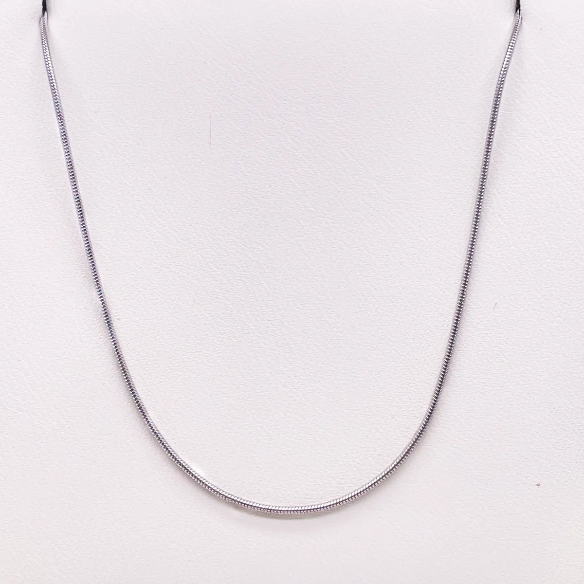 18ct White Gold Snake Necklace 16  Gold Chain