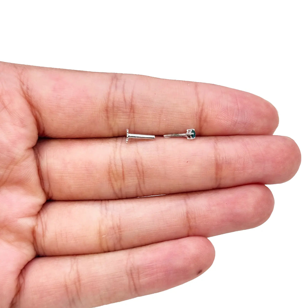 18ct White Or Rose Gold Blue Diamond Nose Stud Pin 0.03ct 4 claw 2mm Width  Body Piercings
