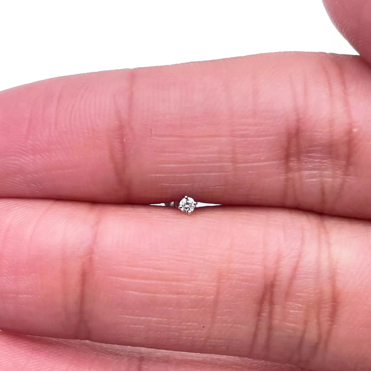 18ct White Or Yellow Gold Diamond Nose Stud Pin 0.02ct 4 claw 1.7mm Width  Body Piercings