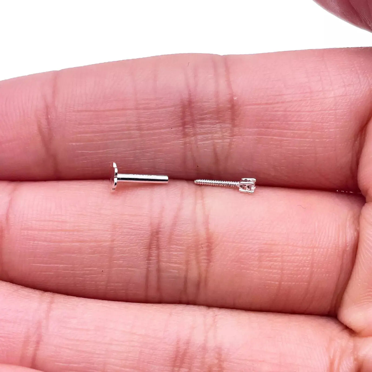 18ct White Or Yellow Gold Diamond Nose Stud Pin 0.02ct 4 claw 1.7mm Width  Body Piercings