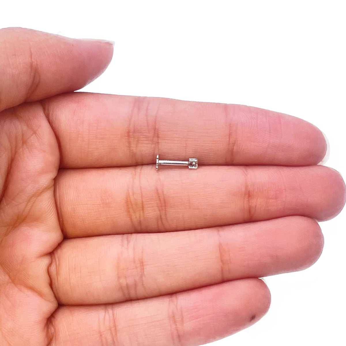18ct White Or Yellow Gold Diamond Nose Stud Pin 0.05ct 4 claw 2.3mm Width  Body Piercings