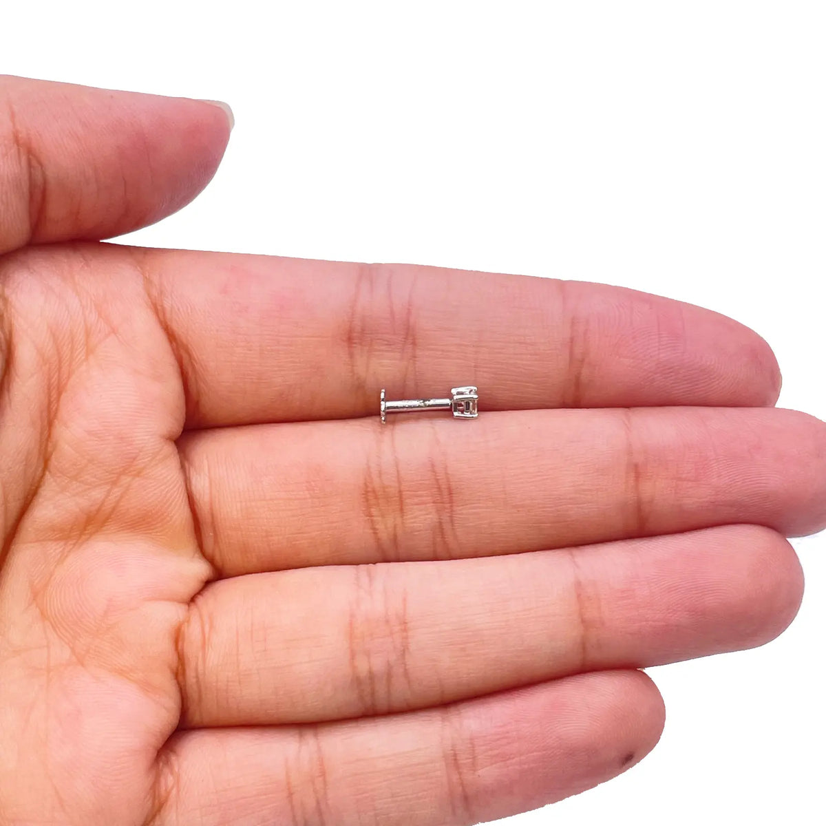 18ct White Or Yellow Gold Princess Diamond Nose Stud Pin 0.05ct 4 claw 2.6mm  Body Piercings