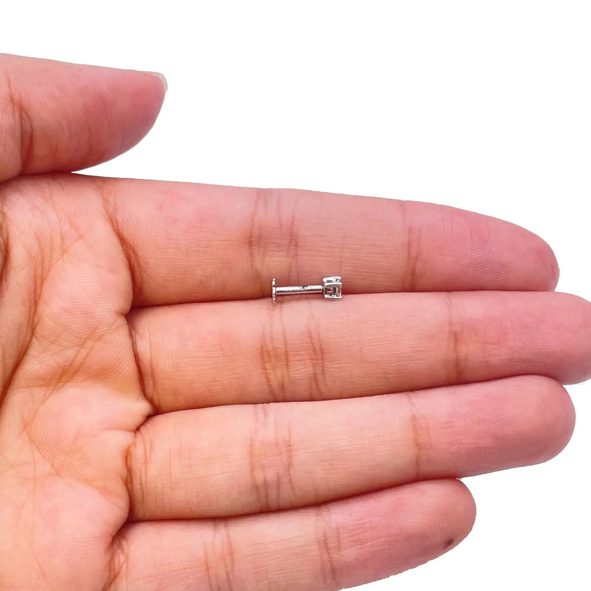 18ct White Or Yellow Gold Princess Diamond Nose Stud Pin 0.10ct 4 claw 3.2mm  Body Piercings