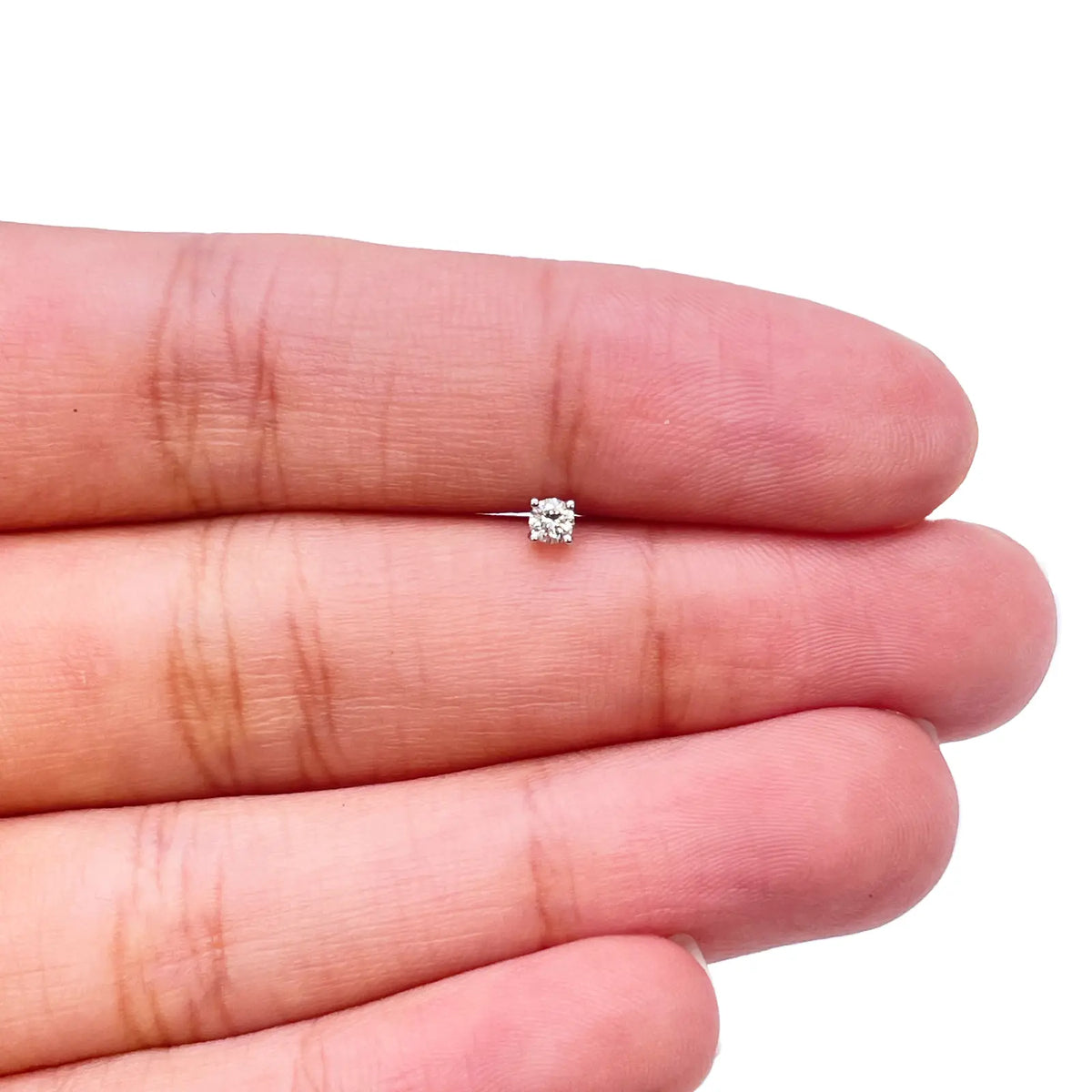 18ct White Or Yellow Gold Round Diamond Nose Stud Pin 0.07ct 4 claw 2.6mm  Body Piercings