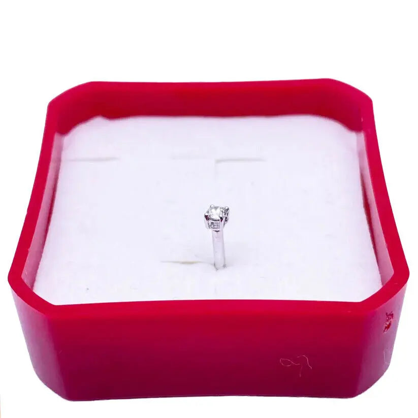 18ct White Or Yellow Gold Round Diamond Nose Stud Pin 0.07ct 4 claw 2.6mm  Body Piercings