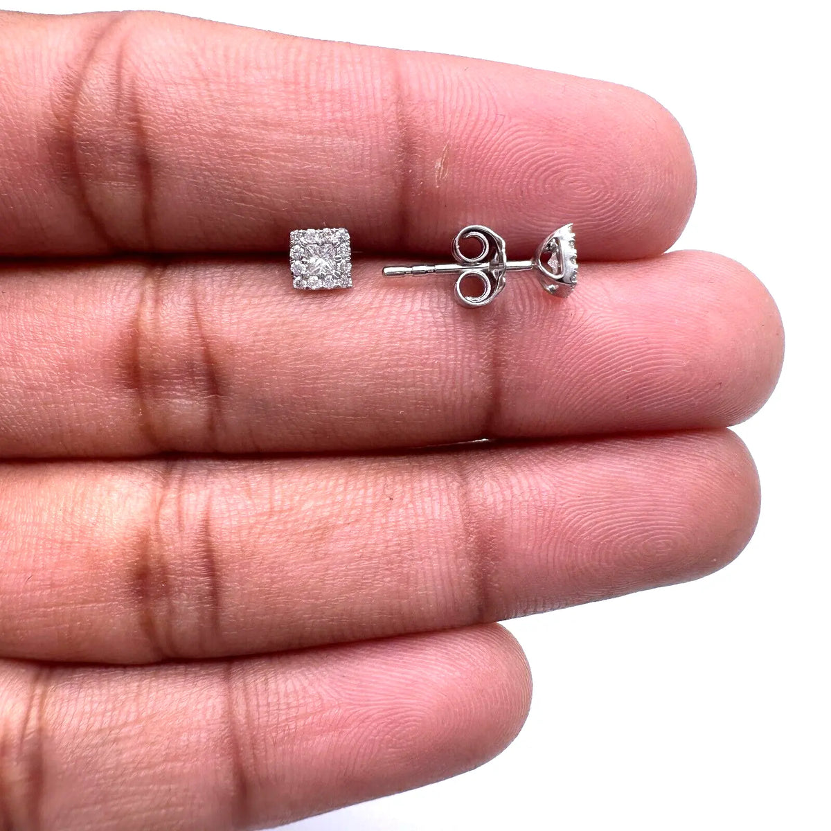 18ct White gold Round and Princess cut Diamonds Stud Earrings 0.21ct  Gold earring