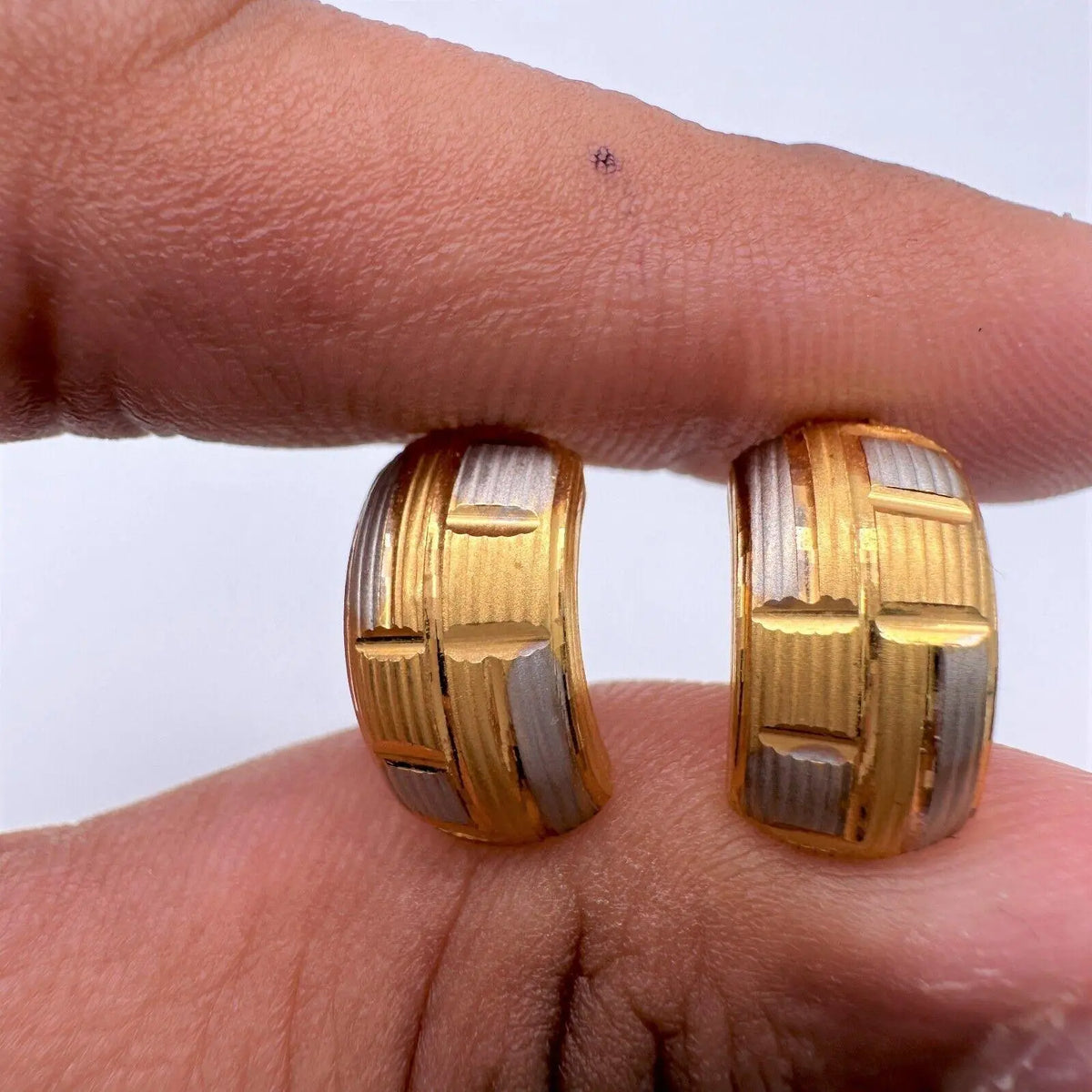18ct Yellow Gold Diamond Cut Round Ball Earrings 
