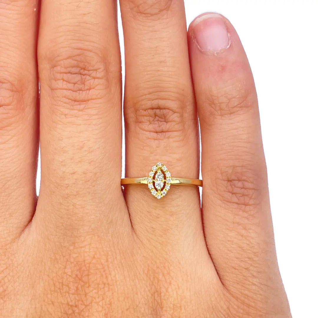 18ct Yellow Gold Natural Round Diamond Fancy Oval Ring 0.10ct  Diamond Ring