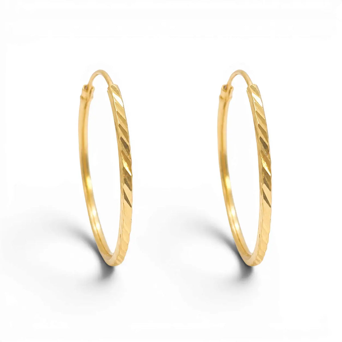 22ct Gold Diamond-Cut High-Polish Hoop Earrings ? 22mm Diameter  Gold Hoop Earring