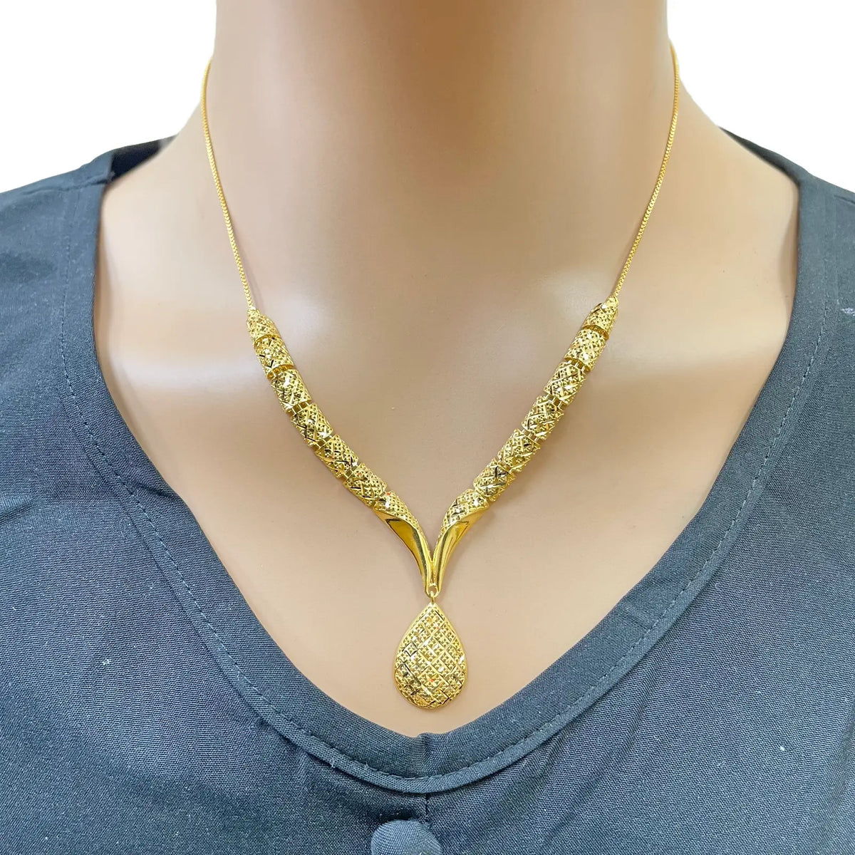 22ct Gold Diamond-Cut Mesh Textured Pear Drop Necklace and Earring Set  Gold Necklace