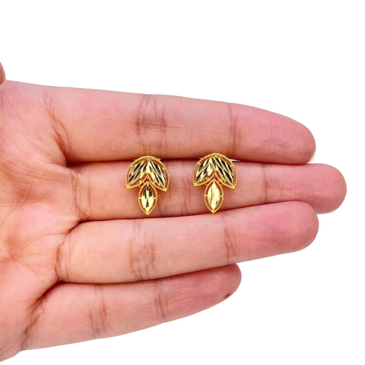 22ct Gold Diamond-Cut Milgrain Graduating Leaf Necklace and Earring Set  Gold Necklace
