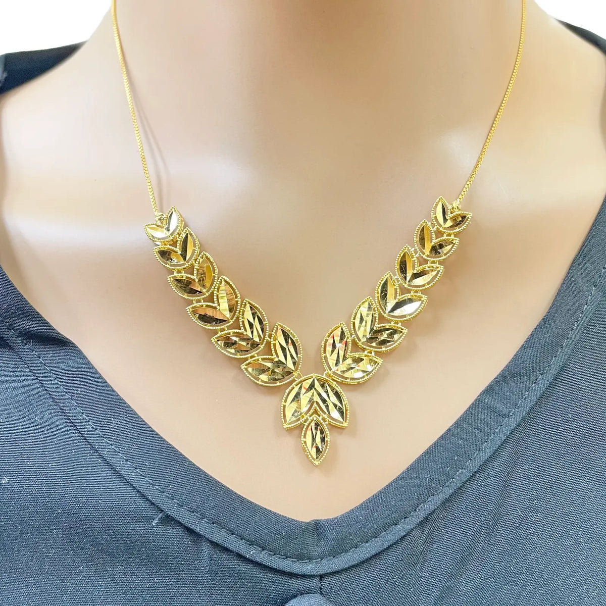 22ct Gold Diamond-Cut Milgrain Graduating Leaf Necklace and Earring Set  Gold Necklace