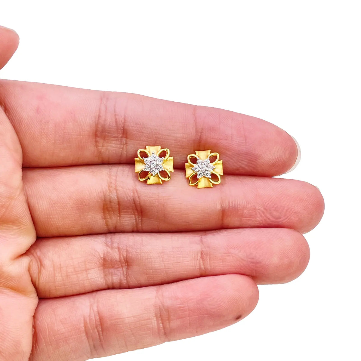 22ct Gold Floral Cubic Zirconia Stud High Polished Matt Earrings Sparkle Design 8.5x8.5mm  Gold earring