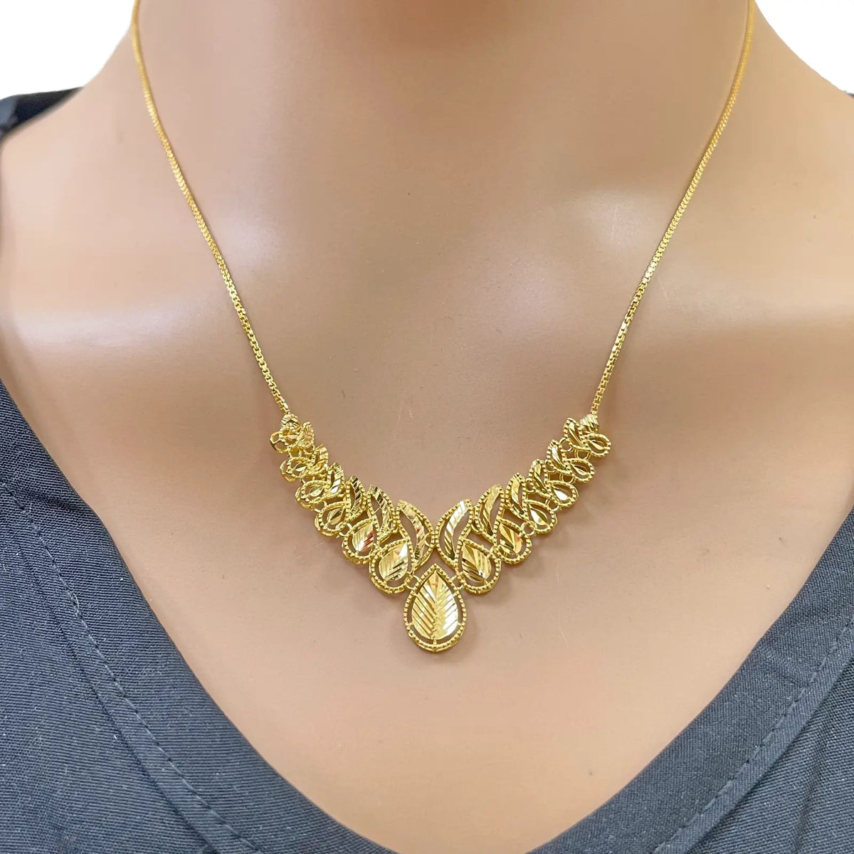 22ct Gold Milgrain Diamond-Cut Floral Leaf Necklace & Earring Jewelry Set  Gold Necklace