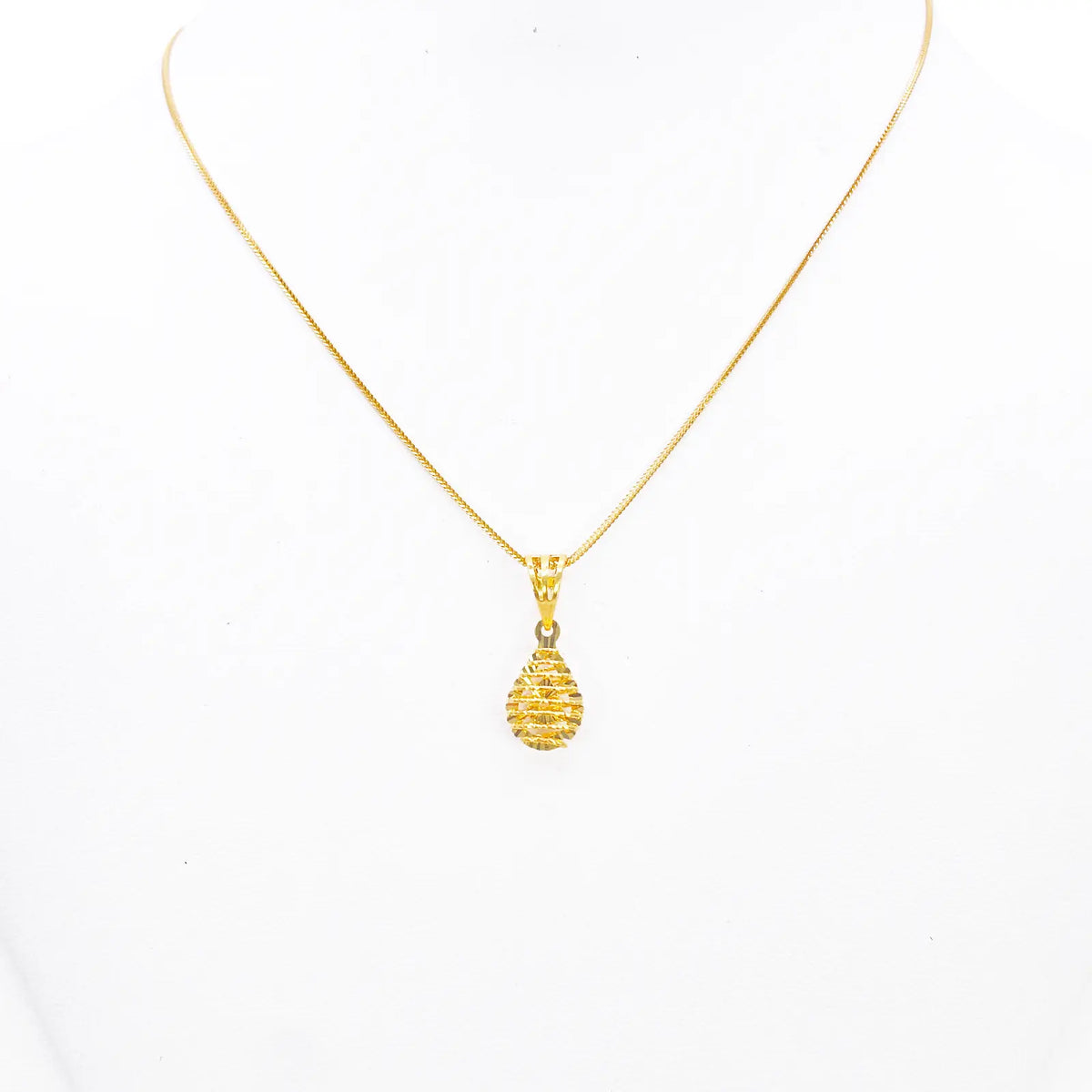 22ct Gold Pear Shaped Pendant Diamond Cut Mesh High Polished 20 mm Length 