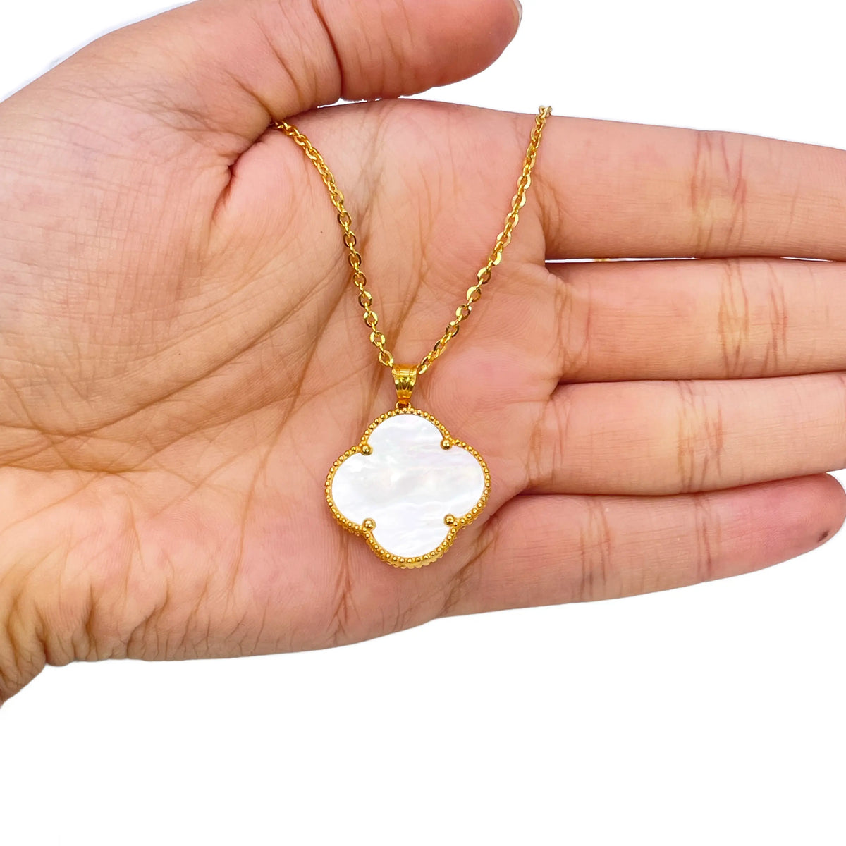 22ct Yellow Gold Black Onyx Or Mother Of Pearl Clover Pendant & Chain Necklace 18''inches 