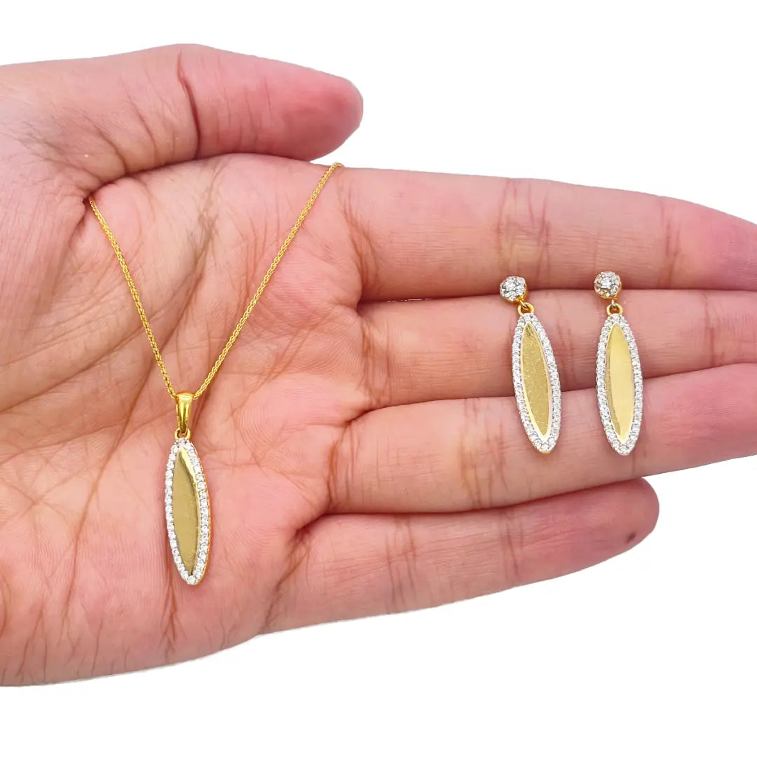 22ct Yellow Gold Cubic Zirconia Leaf Shape Pendant & Chain 16''inches 