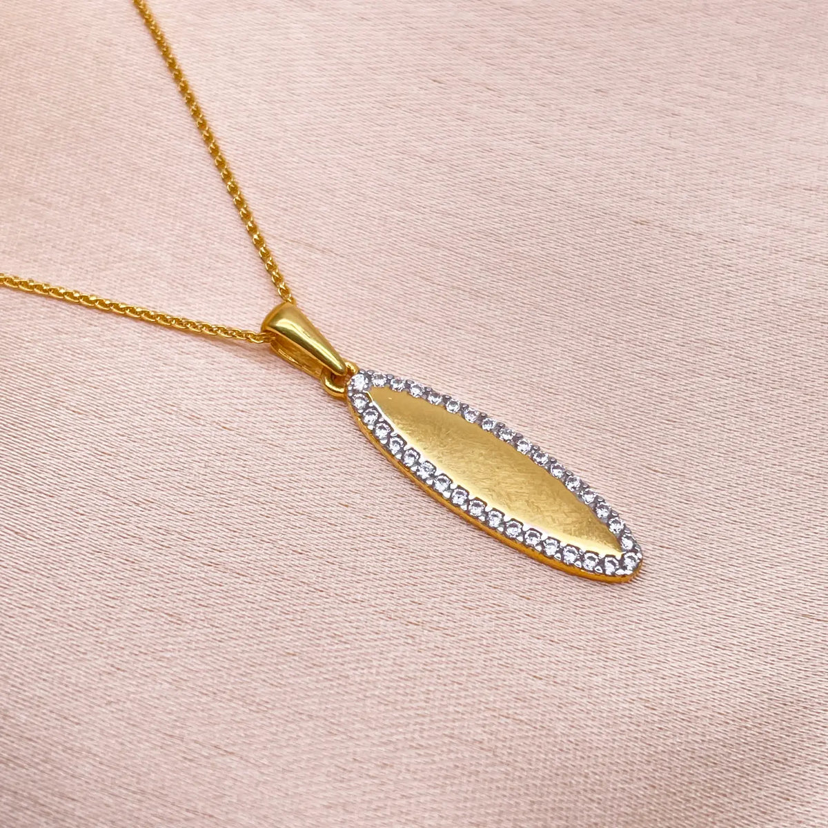 22ct Yellow Gold Cubic Zirconia Leaf Shape Pendant & Chain 16''inches 