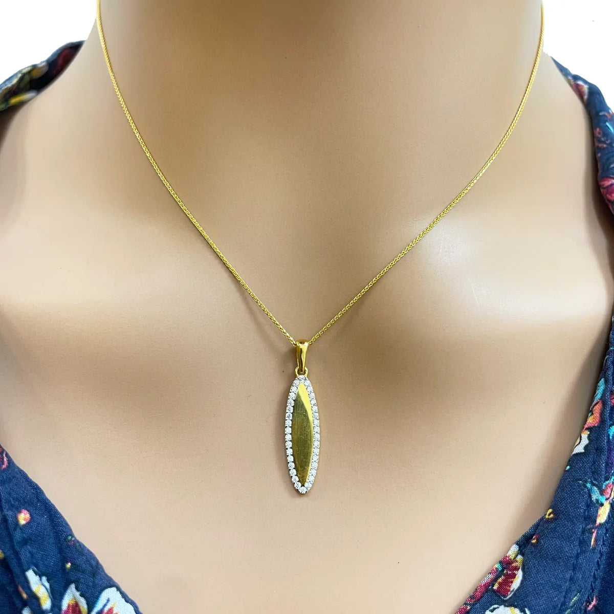 22ct Yellow Gold Cubic Zirconia Leaf Shape Pendant & Chain 16''inches 