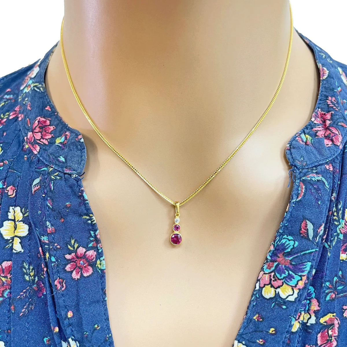22ct Yellow Gold Drop Red Bubble Pendant & Chain With Matching Drop Earrings 