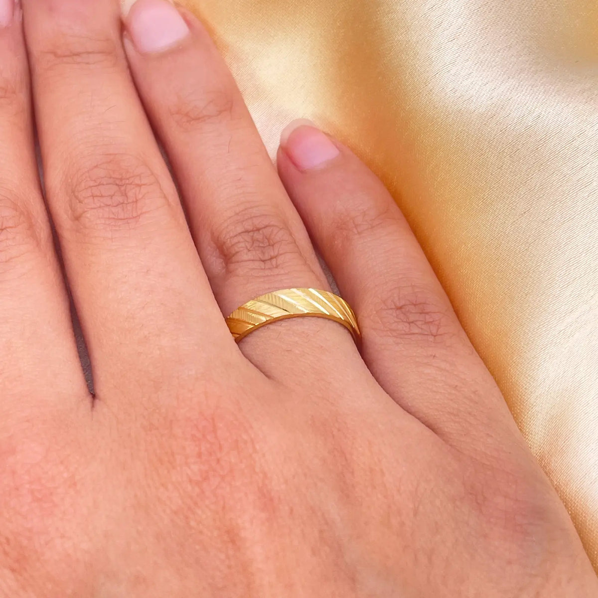 22ct Yellow Gold Fancy Diamond Cut, Polished & Textured Stripes Women's Band 4mm 