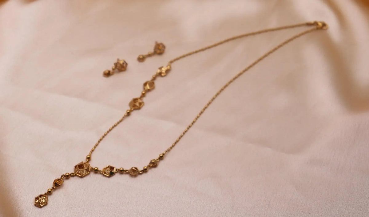 22ct Yellow Gold Fancy Hexagonal Design 18 inch Necklace And Drop Earrings Set 